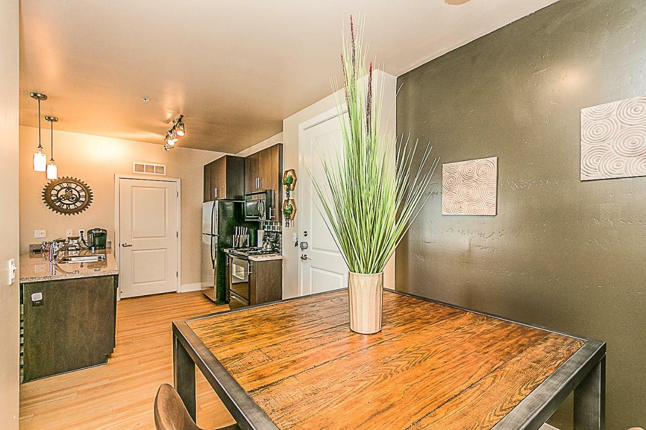 Villa Shopping & Dining 1 Mile - 24 Hour Pool With Parking - 4036 Phoenix Exterior foto